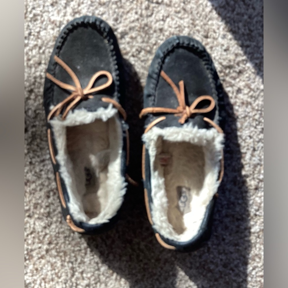 Uggs Cozy Black Moccasins women’s 9